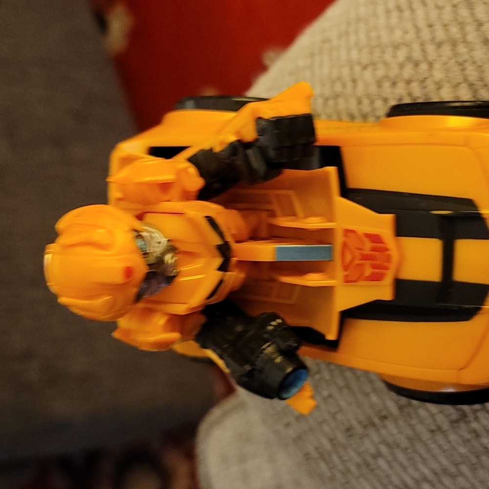 Transformers * Bumblebee * Battle Charger Autobot * Crash to Convert
